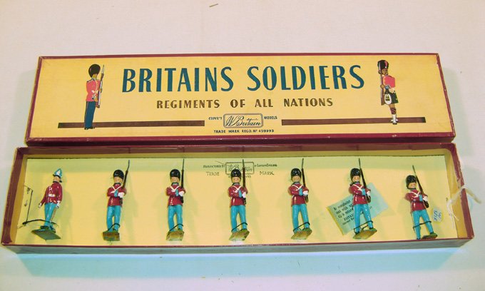 Britains: Set: # 2019 Danish Life Guards: Post-War Set. In full dress, 6 marching and 1 officer tied in original “Regiments” box (M, Box VG) (7).