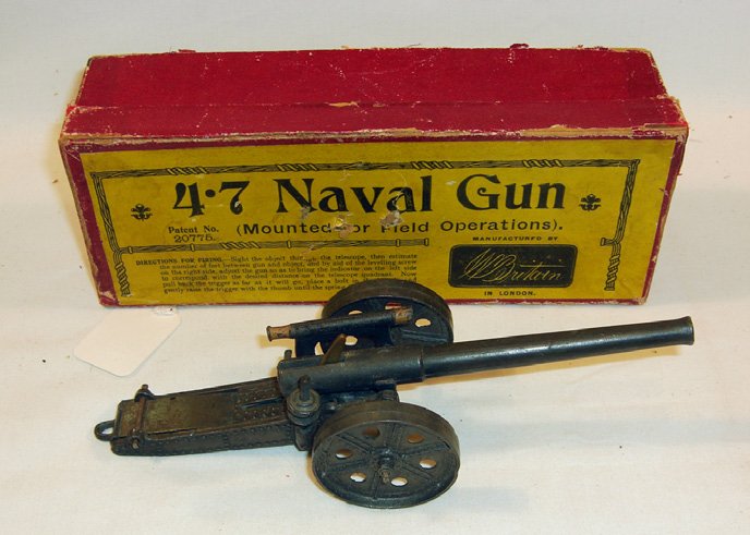 Britains: Set # 1264? 4.7 naval gun: Mounted for field operations, early gun in original “Flowers” box (E+, some age wear, box F).