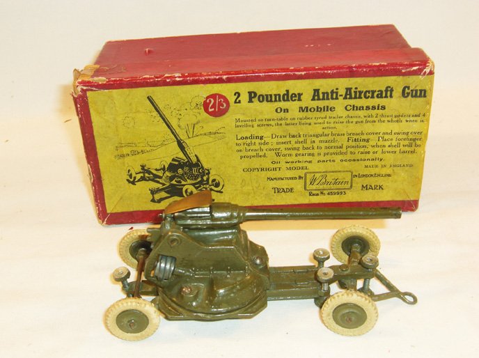 Britains: Set # 1717 2 Pounder Anti-Aircraft Gun: Early set with white wheels, mobile chassis in original box (E+, 1 wheel F, box F).