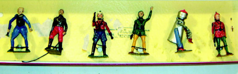 Britains: Very Rare Set Buck Rodgers Set: 1415 Uncatalogued. Manufactured by Britains Co. for the Dille Co. and offered as a radio premium, the set consists of Buck Rodgers, Dr. Huer, Killer Kane, Ardulla, Wilma, and a Robot, 4 figures wieldi