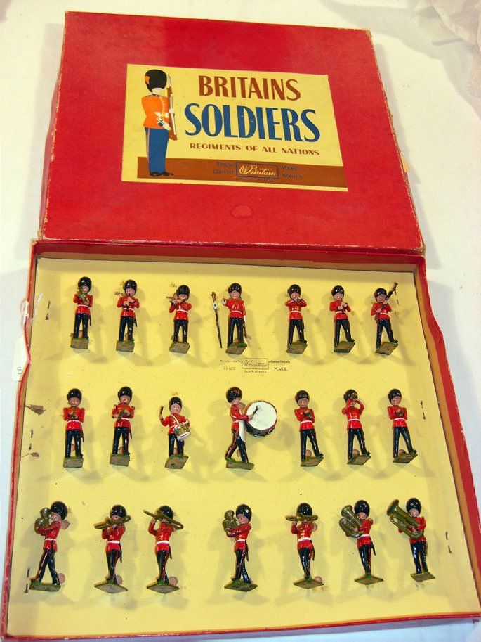 Britains: Set # 37 Full Band of The Coldstream Guards: Guards.Various instrumentalists loose in original box (NM, bandmaster baton loose few chips, box F) (21).