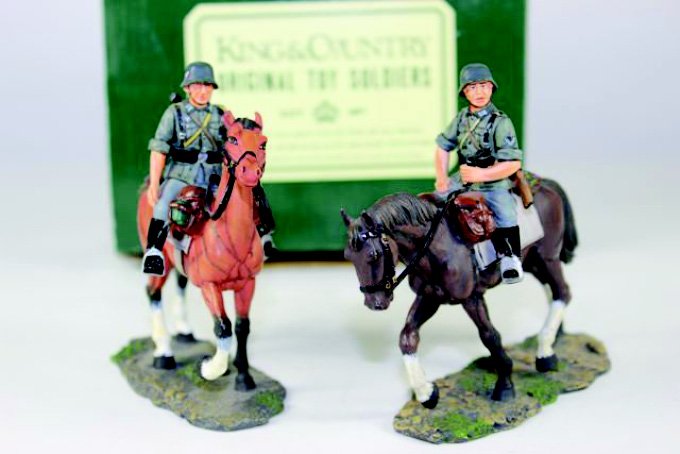 King and Country WWII GC03/4 A&b: German Cavalry Mounted Cavalry Excellent Condition with box 2 pieces.