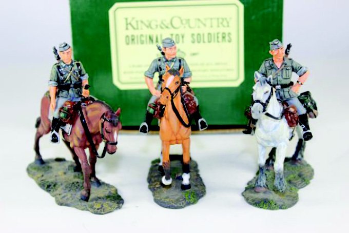 King and Country WWII GC05/6/7 A&B: German Cavalry Mounted Cavalry Riflemen Excellent Condition with box 3 pieces.