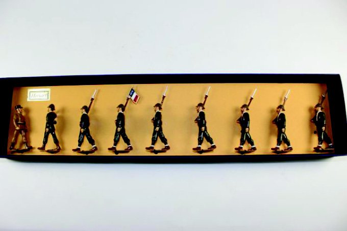 Hiriart French Foreign Legion: Marching shoulder arms desert uniform Tied in Box 9 pieces.