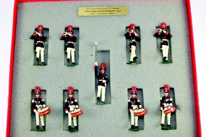 Tradition Prussian Guard Infantry Set #57: Fifes and Drums 1914 Excellent Condition with Box 9 pieces.