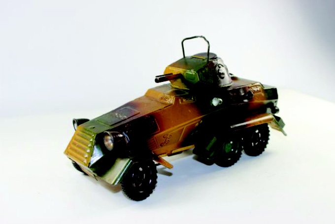 Lineol Panzer Wagon: Armoured car missing Antenna lots of playwear Untested Good Condition.