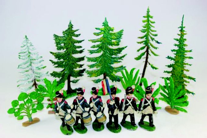 French-al Napoleonic Troops: Mignot Foliage Very Good Condition 16 pieces.