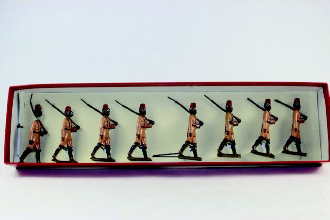 Wm Britains Kings Royal African Rifles #225: Excellent Condition No Box 8 pieces.