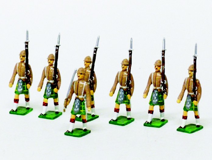 Les Miniatures Cameron Highlanders: Officer and Men of the Cameron Highlanders Foreign Service Dress (48 MM) 7 Pieces. Unboxed. Condition Very Good.