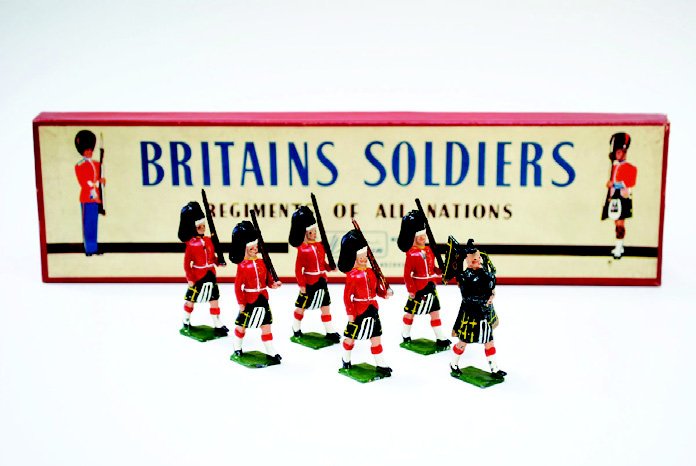 Britains Set #77 Gordon Highlanders with Piper: Post War with Original Box, Untied. 6 Pieces. Condition Very Good, Box Very Good.