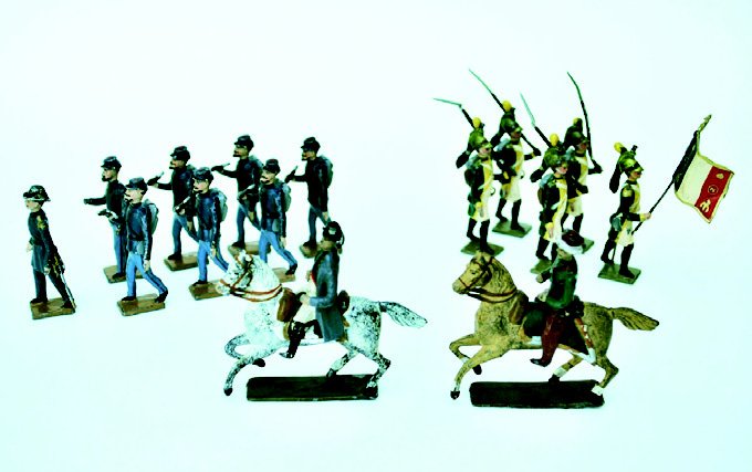 Mignot Assortment US Civil War/ Napoleonic: Union Infantry and Napoleonic Infantry and Cavalry. 15 Pieces. Unboxed. Condition Good (some weapons missing).