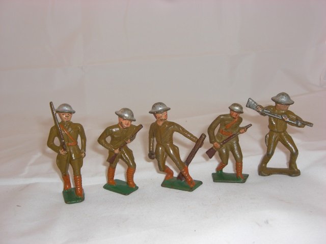 Grey Iron Infantry: Includes G23 Doughboy with Bayonet, G26 Doughboy Shoulder Arms, G29 Doughboy Charging, G32 Doughboy Grenade Thrower and G33 Early Doughboy Charging. 5 Pieces. Condition Very Good.