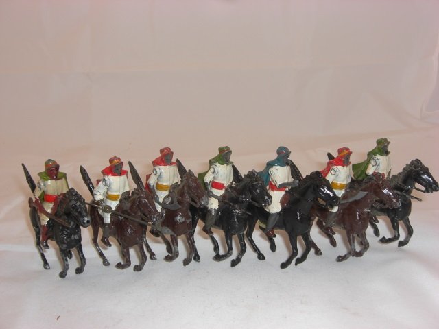 Britains From Sets #164 & #2046 Mounted Arabs: 7 Pieces. Condition Good; With 1 broken weapon.