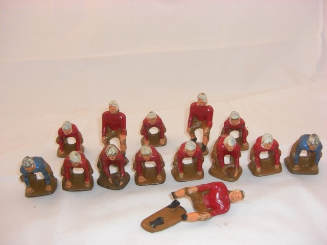 Auburn Football Players: 14 Pieces. Condition Excellent; 1 Broken.