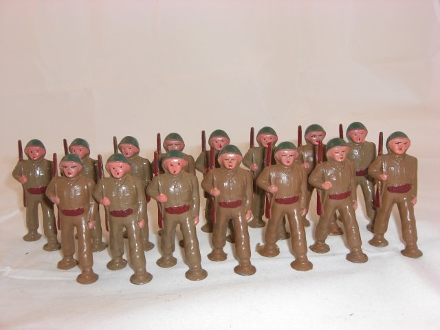 Barclay Podfoot B260: Soldiers with Slung Rifles. 15 Pieces. Condition Excellent.