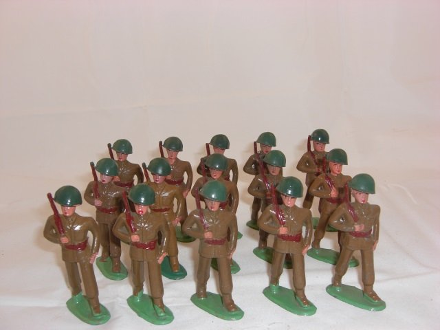 Barclay Soldiers: Includes B211 Slung Rifles. 15 Pieces. Condition Very Good.