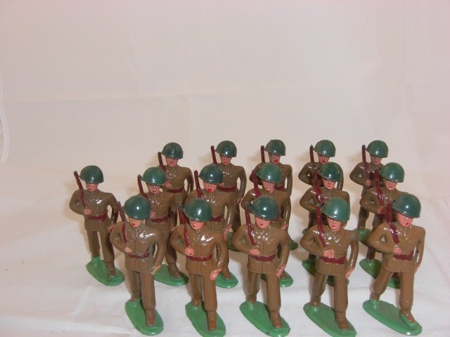 Barclay Soldiers: Includes B211 Slung Rifles. 16 Pieces. Condition Excellent.