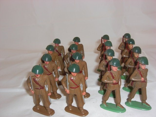 Barclay Soldiers: Includes 8 B205 Officers with Swords and Brown Bases and 8 B211 with Slung Rifles and Green Bases. 16 Pieces. Condition Excellent.