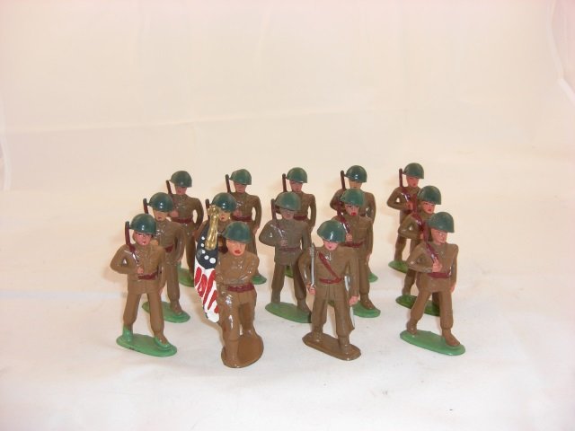 Barclay Soldiers: Includes 12 B211 Slung Rifles, B205 Officer with Sword, B201 Flag Bearer, B205 with Brown Base and B201 with Brown Base. 14 Pieces. Condition Good.