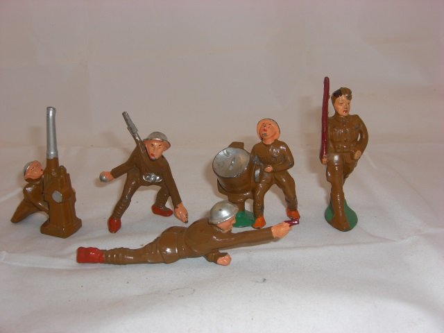 Manoil Soldiers: M69 Officer Lying Down and Shooting Revolver, M74 Anti-Aircraft Gunner, M67 Crouching with Hand Grenade, M75 Anti-Aircraft Searchlight and M98 with Gun on Parade and Oversized Cap. 5 Pieces. Condition