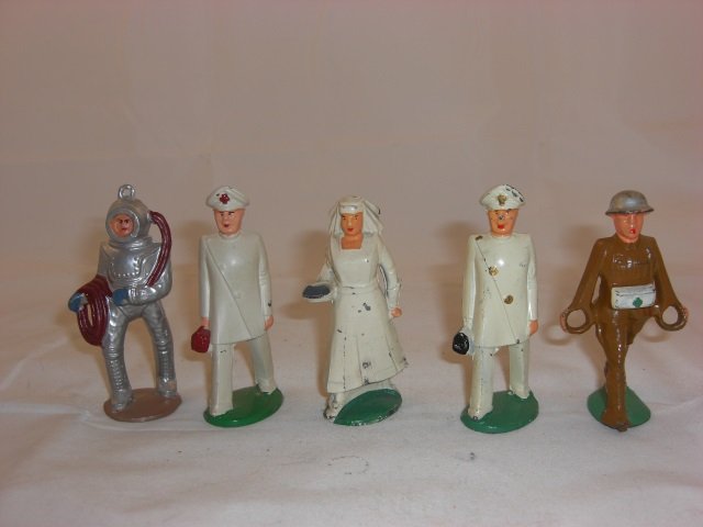 Manoil Soldiers: M34 Doctor with Brown Bag, M34 Doctor with Black Bag, M36 Nurse, M58 Stretcher Carrier and M96 Deep Sea Diver. 5 Pieces. Condition Excellent.