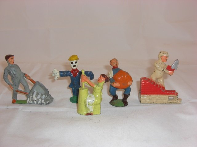 Manoil Civilians: M148 Man Dumping Wheel Barrow, M143 Scarecrow with Straw Hat, M161 Woman with Butter Churn, M141 Farmer Carrying Pumpkin and M147 Mason Laying Bricks. 5 Pieces. Condition Excellent.