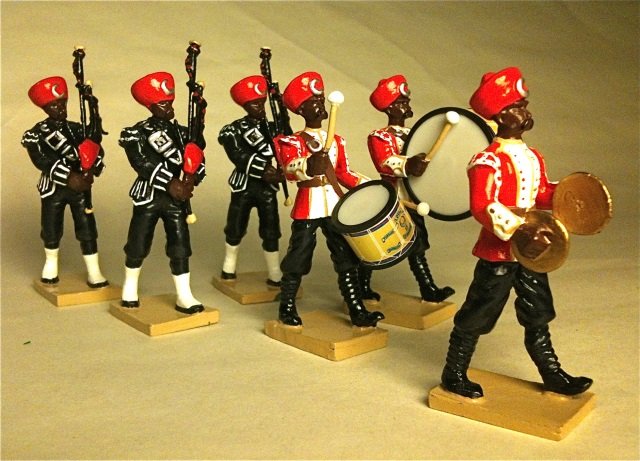 Britains Set #268: Dehli Durbar, Pipes and Drums of the 17th Loyal Purbiah Regiment, Bass Drummer and Piper. With Original Box. 6 Pieces. Condition Excellent.