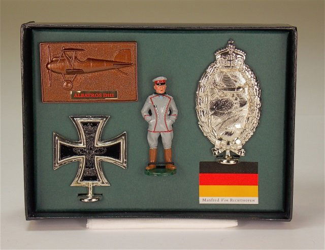 Britains Set #8934: WWI Air Ace Series, Manfred Von Richthofen. With Original Box. 5 Pieces. Condition Excellent.