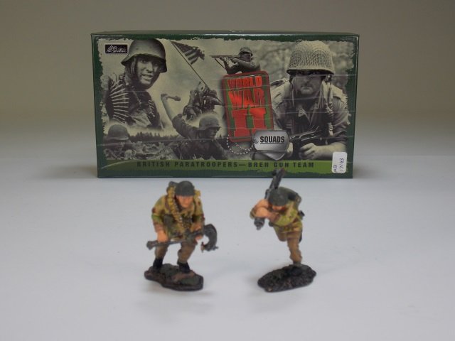 Britains Set #17143: WWII British Paratroopers- Bern Gun Team. With Original Box. 2 Pieces. Condition Excellent.