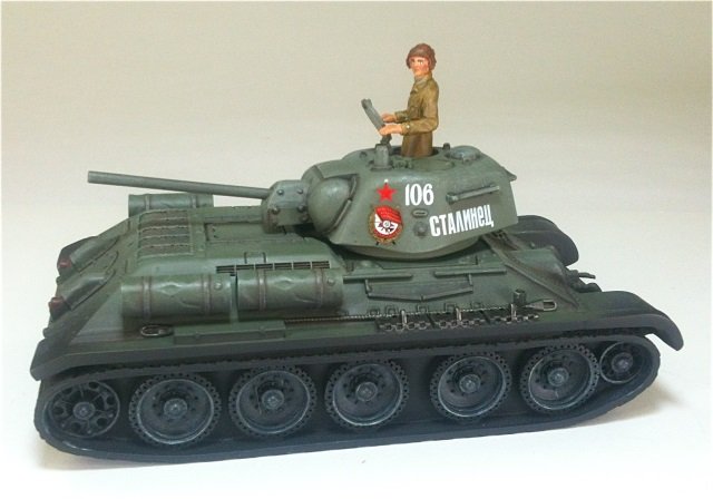 Britains Set #17497: WWII, Tanks and Accessories, Soviet T-34 B.C. With Original Box. 3 Pieces. Condition Excellent.