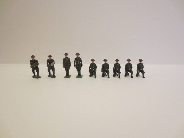 Britains from Set #303 Royal Artillery Gunners: Post War. 9 pieces, unboxed, condition very good