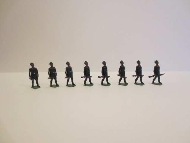 Britains Set #197 Gurkha Rifles: Post War. 8 pieces, unboxed, condition very good