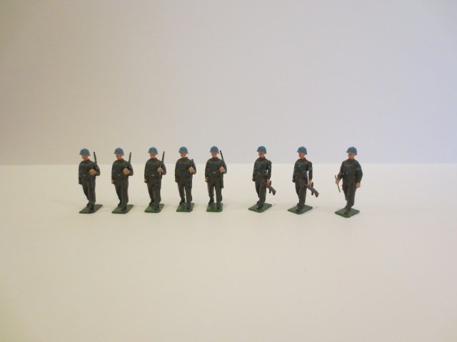 Britains Set #2155 United Nations Infantry: Post War. 8 pieces, unboxed, condition very good