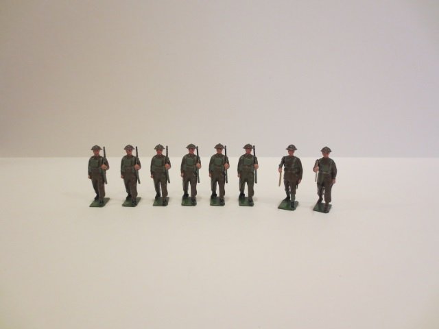 Britains from Set #1858 Khaki Infantry: With Slung Rifles. Post War. 8 pieces, including 2 Officers, unboxed, condition very good