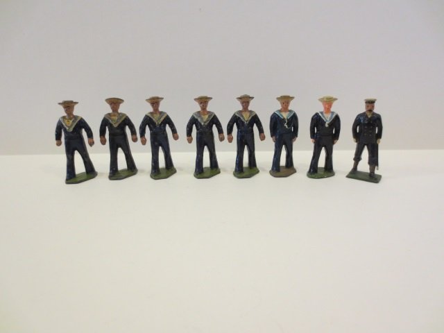 Britains Second Grade Sailors in Straw Hats: With RNR Officer. Pre-War. 8 pieces, unboxed, condition very good