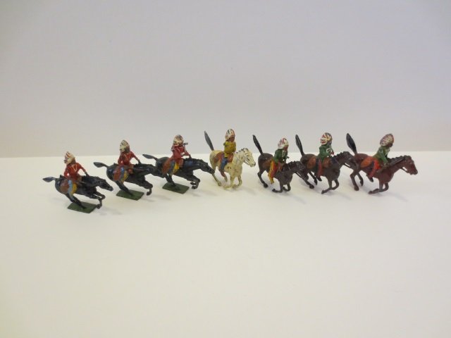 Britains from Set #152 North American Indians: Post War. 7 pieces, unboxed, condition very good