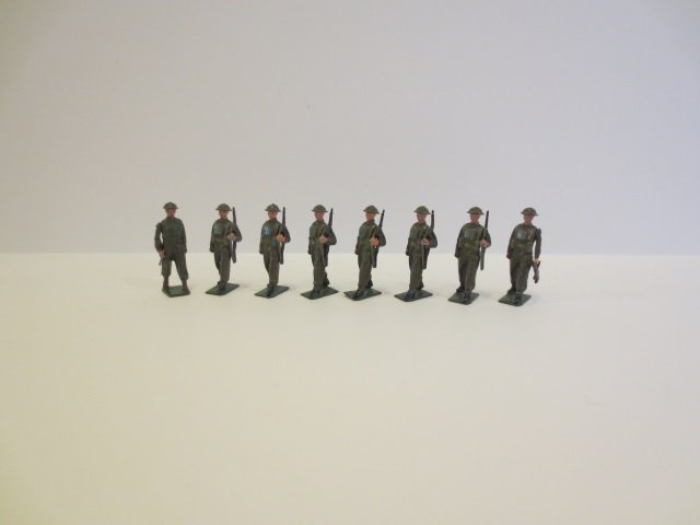 Britains Set #1858 Khaki Infantry: Slung Rifles, Post War. 8 pieces, unboxed, condition very good