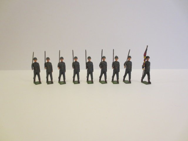 Britains from Set #2100 Venezuelan Infantry: Post War. 9 pieces, unboxed, condition very good