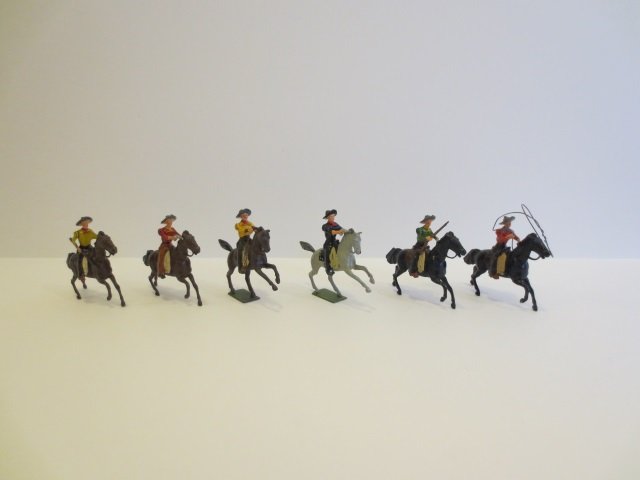 Britains from Set #179 Cowboys, Mounted: Post War. 6 pieces, unboxed, condition very good