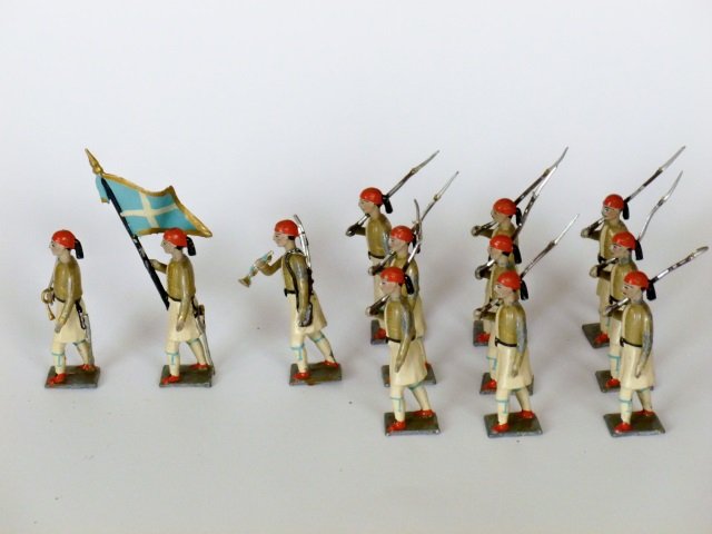 Mignot Greek Evzones: Post War. 12 pieces, unboxed, condition very good