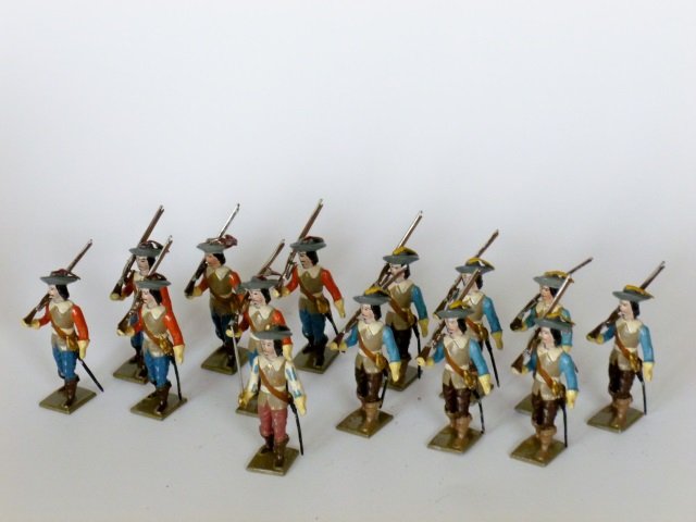 Mignot Musketeers: Post War. 14 pieces, unboxed, condition very good