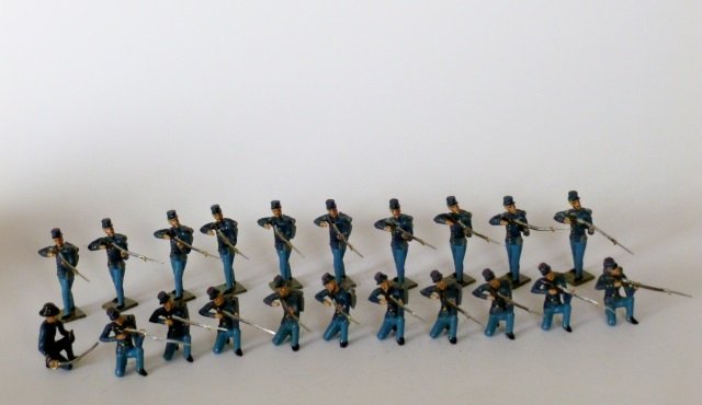 Mignot US Civil War Union Firing: Post War. 21 pieces, unboxed, condition very good