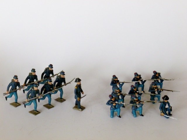 Mignot US Civil War Union Kneeling & Charging: Post War. 16 pieces, unboxed, condition very good