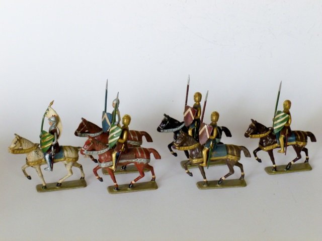 Mignot Medieval Knights Mounted: Post War. 6 pieces, unboxed, condition very good