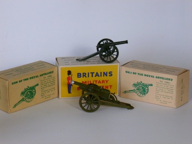 Britains Set #1293 & #2026 RA Guns: Post War. Two Sets #1293 & one Set #2026. 3 pieces, with original boxes, condition very good, boxes very good