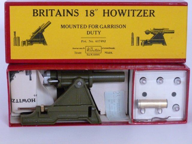 Britains Set #2106 18 Inch Howitzer: Garrison Mounted. Post War. With original box, 1 piece, condition very good, box very good