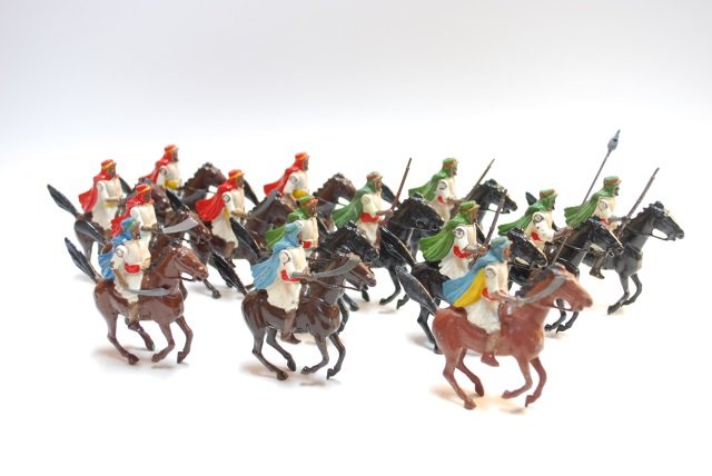 Britains Mounted Arabs: Post War. 12 pieces, unboxed, condition very good