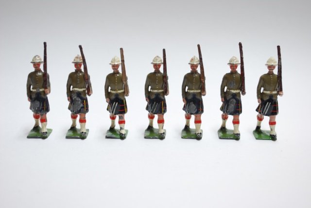 Britains from Set #114 Cameron Highlanders: Post War. 7 pieces, unboxed, condition very good