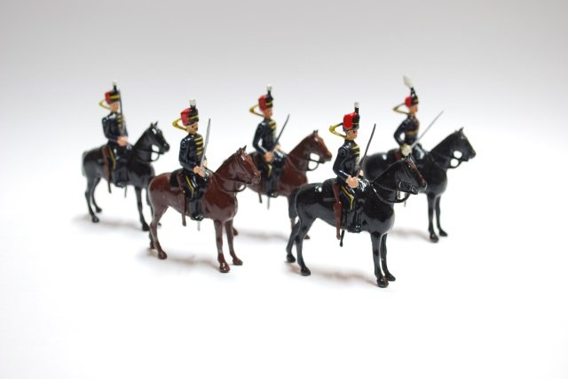 Britains Hussars at Halt: Post War. 5 pieces, unboxed, condition very good