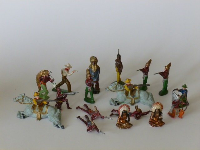 Johillco Cowboys and Indians: Post War. 17 pieces, unboxed, condition very good